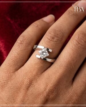 925 SILVER RING WITH MOISSANITE DIAMOND