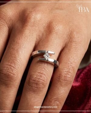 925 SILVER RING WITH MOISSANITE DIAMOND